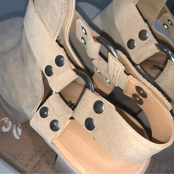 Free people Hybrid Harness Boot in Diamond Suede
Size 10 new in box cream beige - Picture 7 of 16